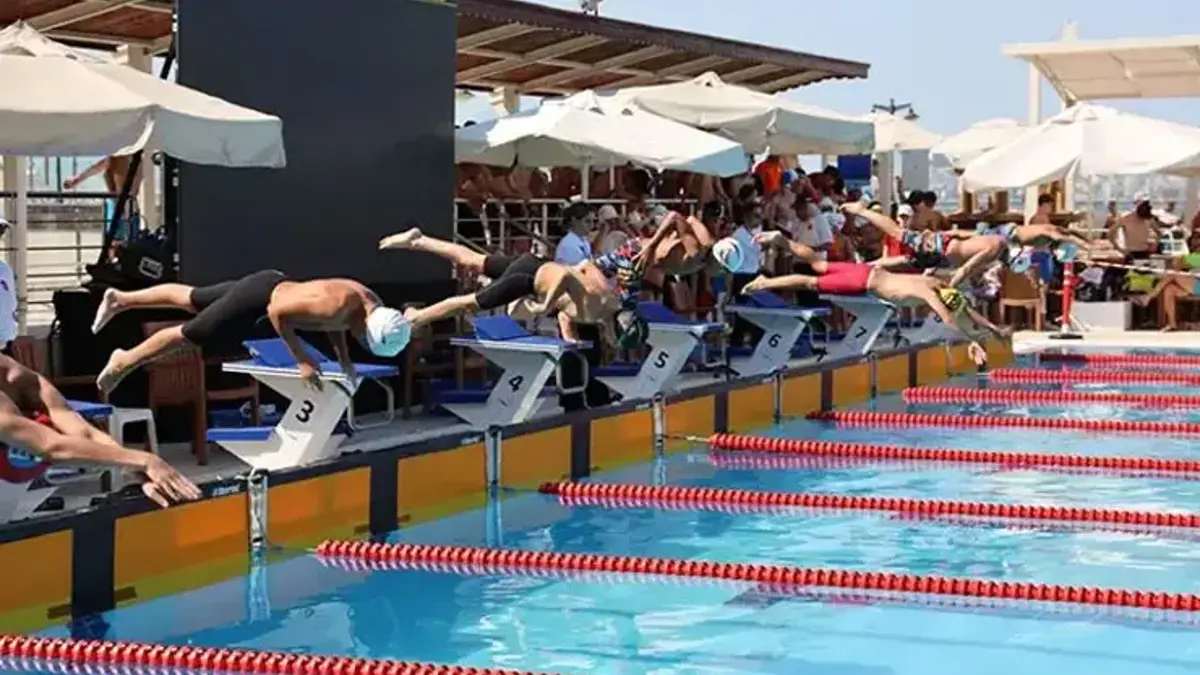 38'inci Uluslararası Prens Adaları Yüzme Şampiyonası'nın ilk gününde rekorlar kırıldı