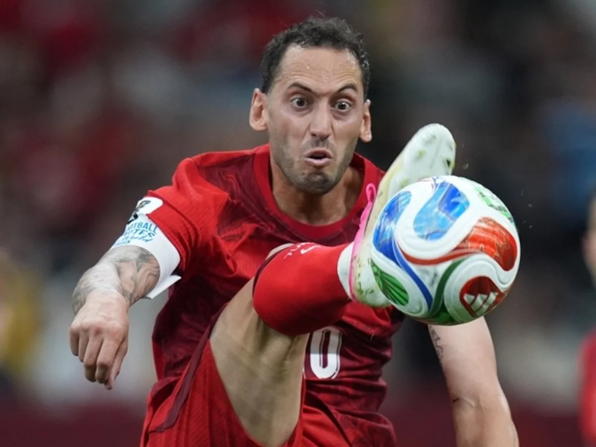 Hakan Çalhanoğlu'ndan Avustralyalı gazeticinin sorusuna çarpıcı yanıt!