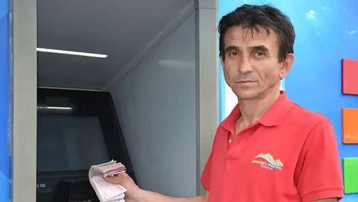 ATM'de 19 bin 500 lira buldu! Yaptığı hareket herkese örnek oldu