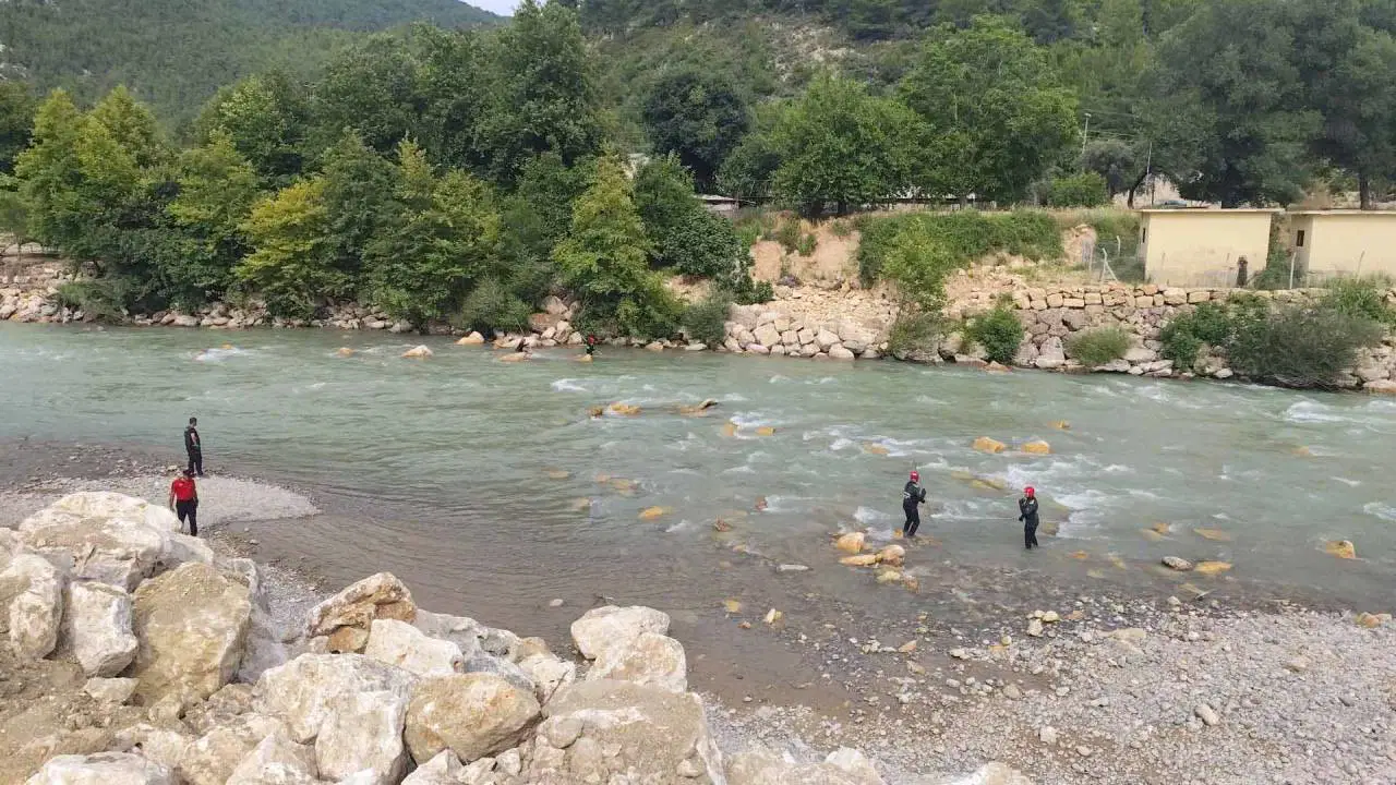 Antalya'da çayda kaybolan Ahmet aranıyor
