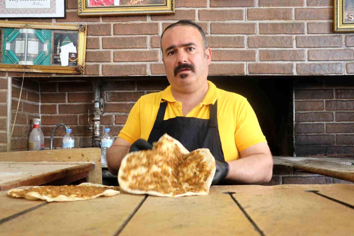 Ucuza lahmacun sattığı için şikayet edilen esnaf: "Yüzde 15 karla satıyorum"