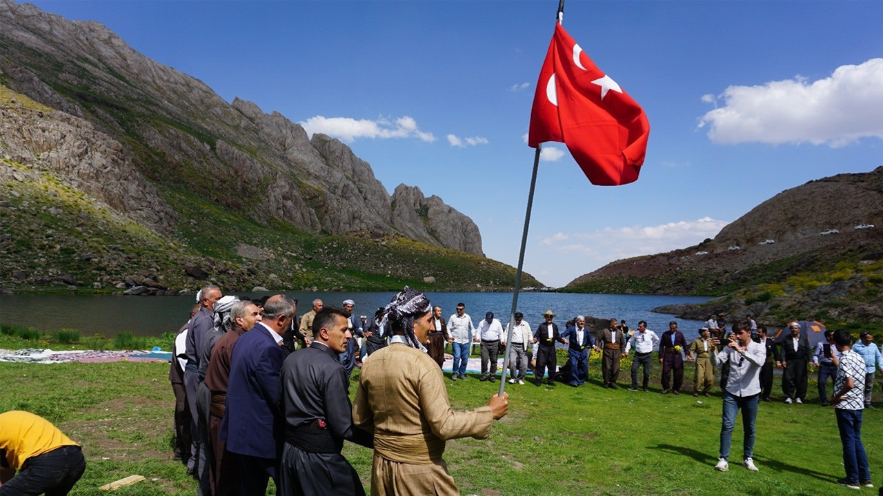 Bütünleşmede dile dikkat etmeliyiz