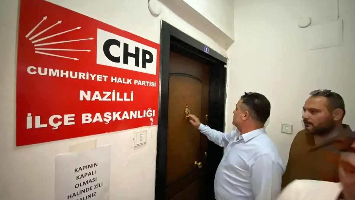 CHP Nazilli'de koltuk kavgası! Kapı kilitledi, yeni başkan dışarıda kaldı
