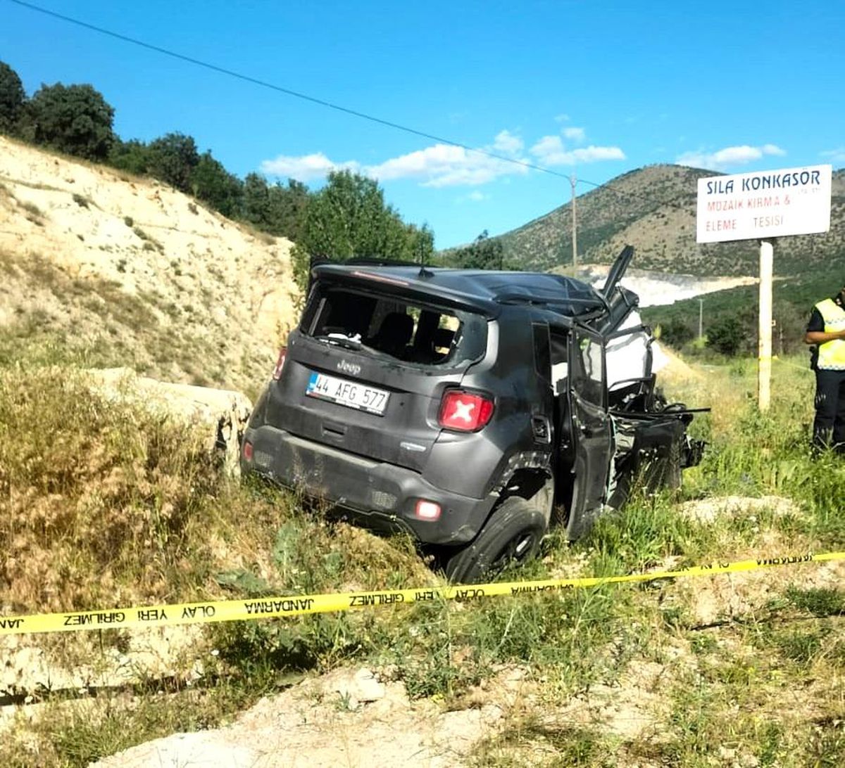 Hafif ticari araç kayalıklara çarptı: 1 ölü
