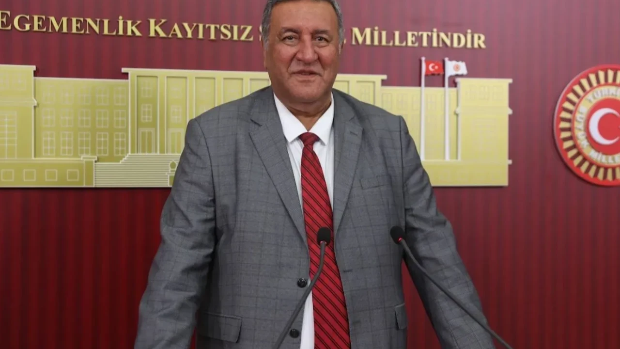 Tarafsız olduğu iddia edilmişti! CHP’li vekil tartışmalara son noktayı koydu: "Atatürk'ün iki emaneti var..."