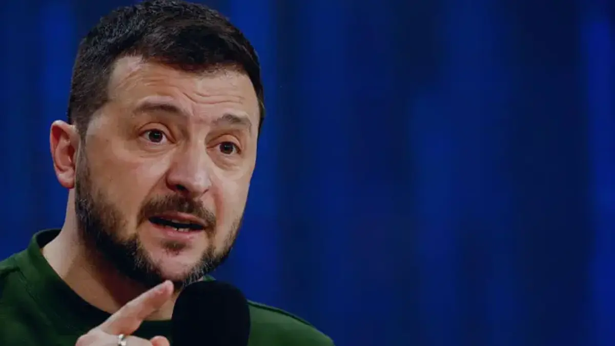 Zelenski duyurdu: St. Petersburg'daki petrol tesisi ve deniz üssü vuruldu