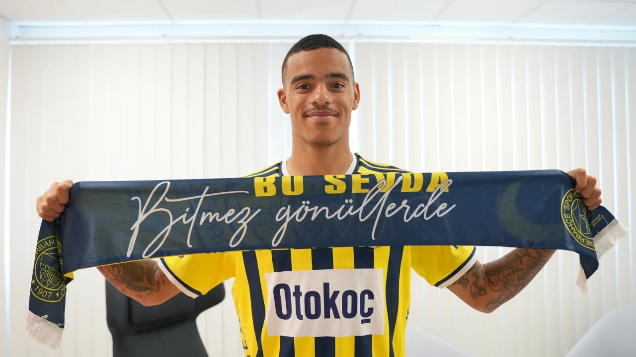 Fenerbahçe'nin yeni yıldızı Mason Greenwood ailesiyle İstanbul'da