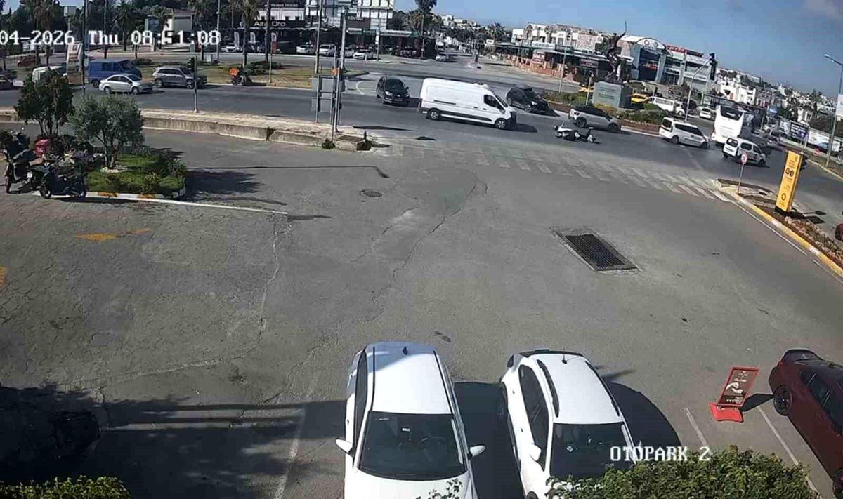 Bodrum'da motosiklet ile kamyonet çarpıştı: 2 yaralı