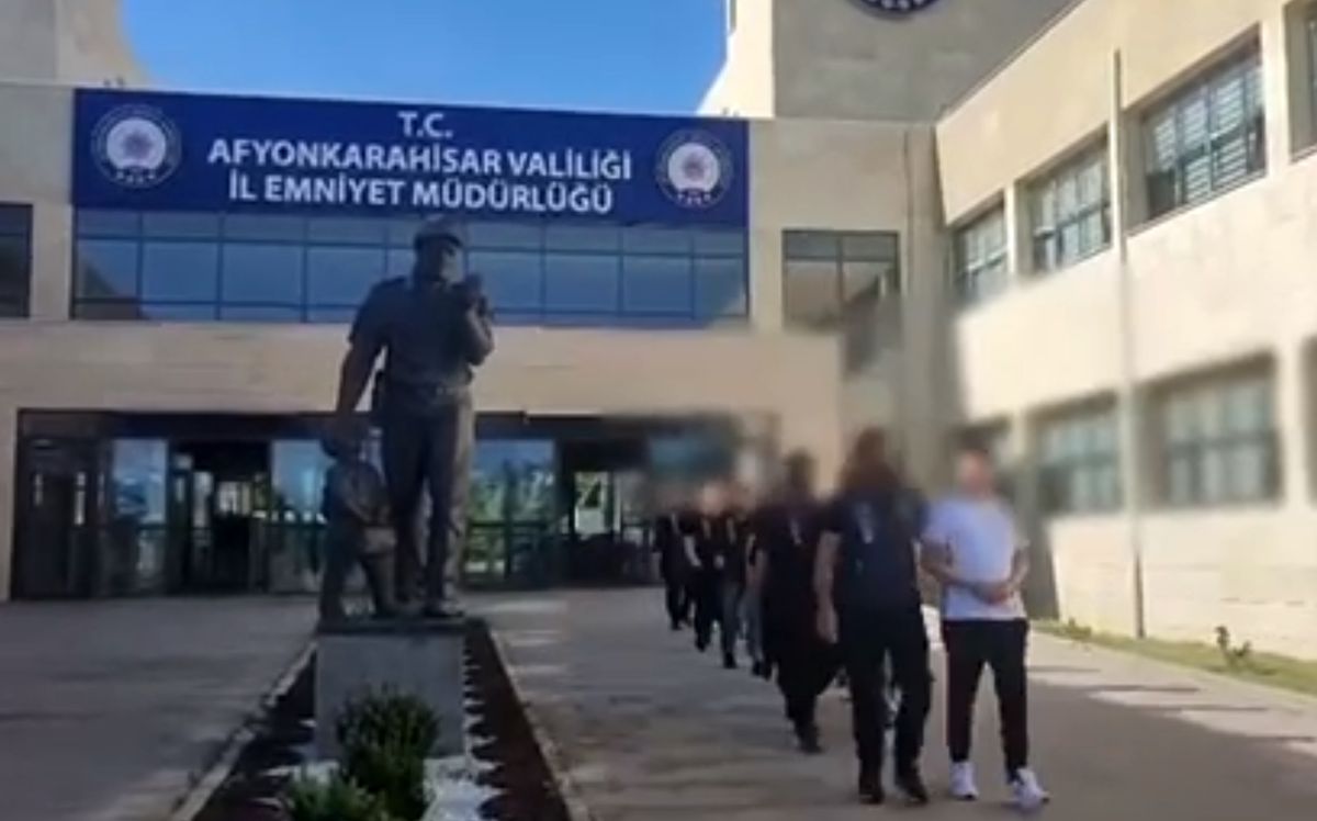 İnternetten sahte araç ilanıyla dolandırıcılık operasyonu: 11 şüpheli yakalandı