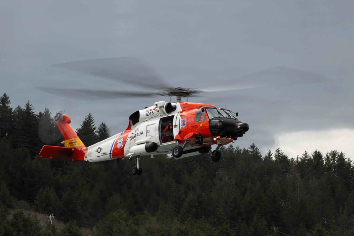 ABD'de Sahil Güvenlik helikopteri, Alaska'da eğitim uçuşu sırasında düştü