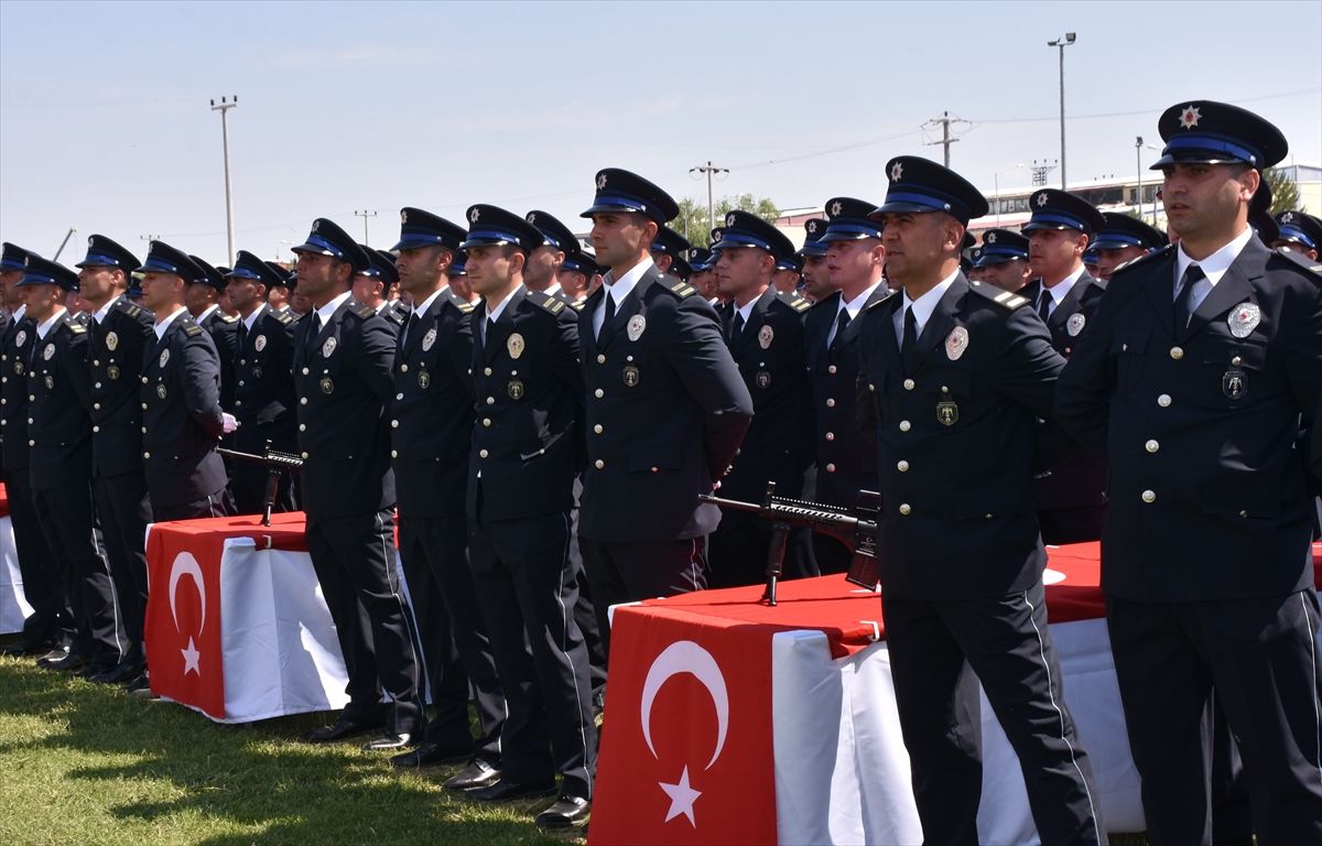 Afyonkarahisar'da eğitimini tamamlayan 432 polis adayı mezun oldu