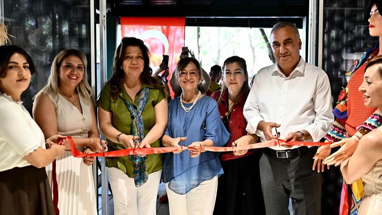 Muratpaşa'da ''Kainatın Kültür Atlası'' sanatseverlerle buluştu