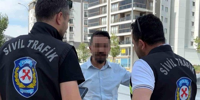 Aracına sahte plaka taktı, yakalanınca 'işimiz acildi' dedi