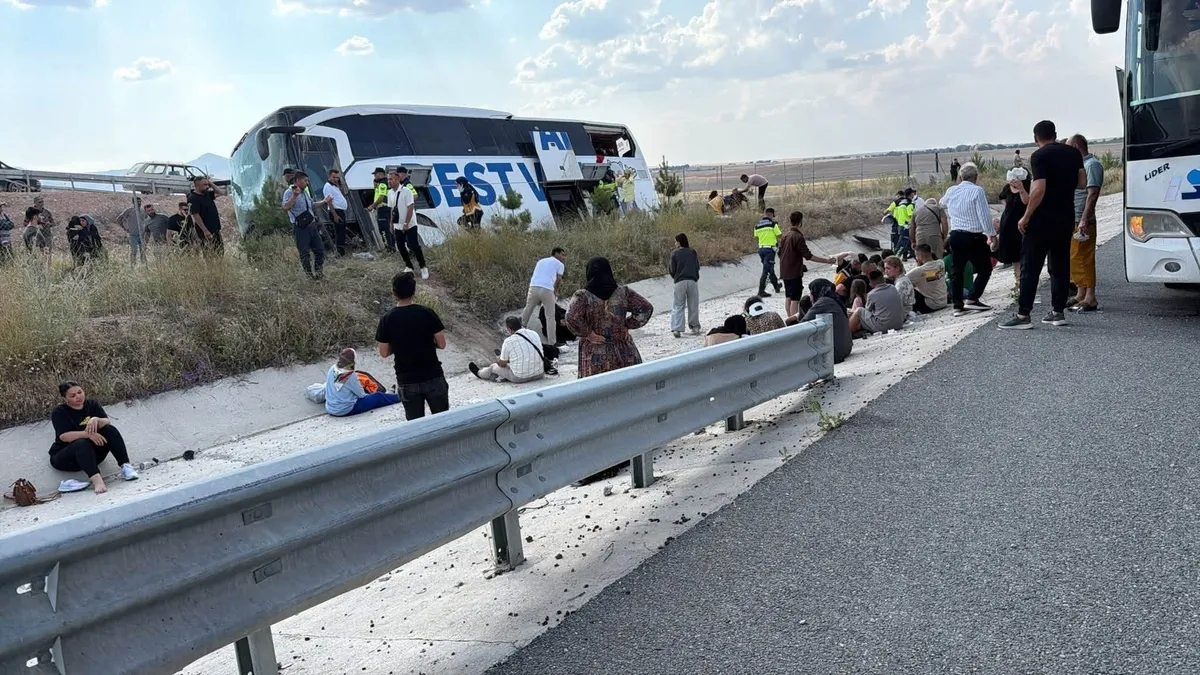 Son dakika: Yolcu otobüsü kaza yaptı, çok sayıda yaralı var