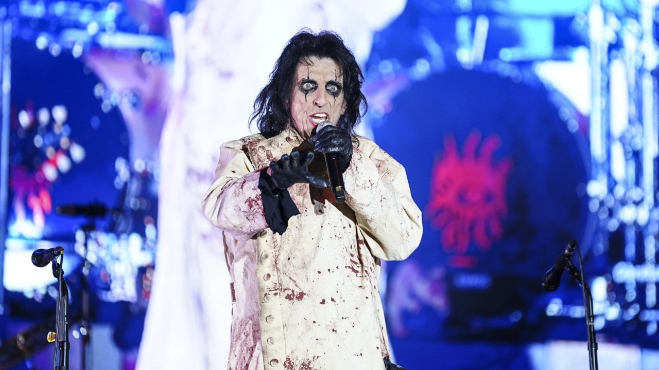 Rock efsanesi Alice Cooper İstanbul'da sahne aldı