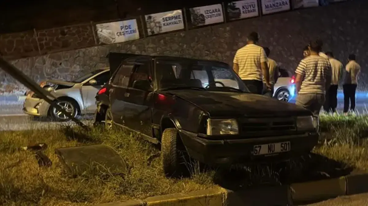 Alaplı'da otomobille çarpışan araç metrelerce sürüklendi