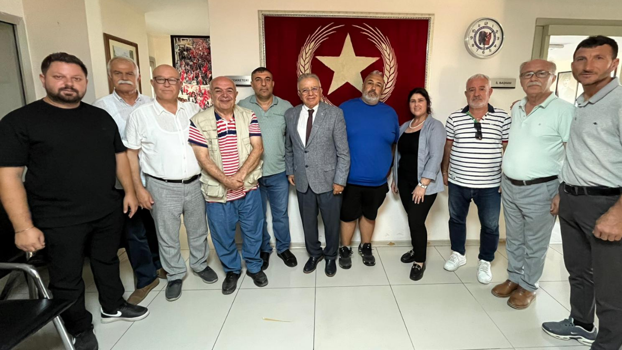 Karabağlar’ın spor kulüplerinden Vatan Partisi’ne ziyaret; Spor altyapısındaki eksiklikler masaya yatırıldı