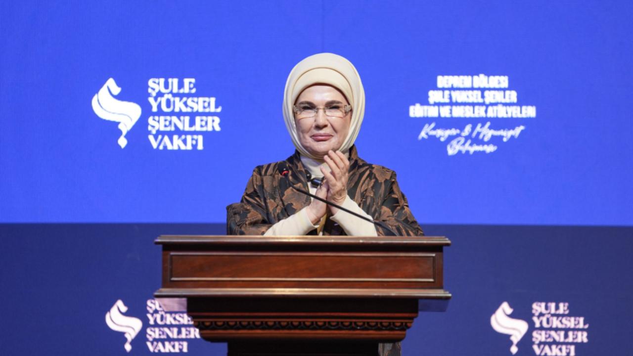 Emine Erdoğan, Şule Yüksel Şenler Vakfının "Kursiyer ve Mezuniyet Buluşması"na katıldı