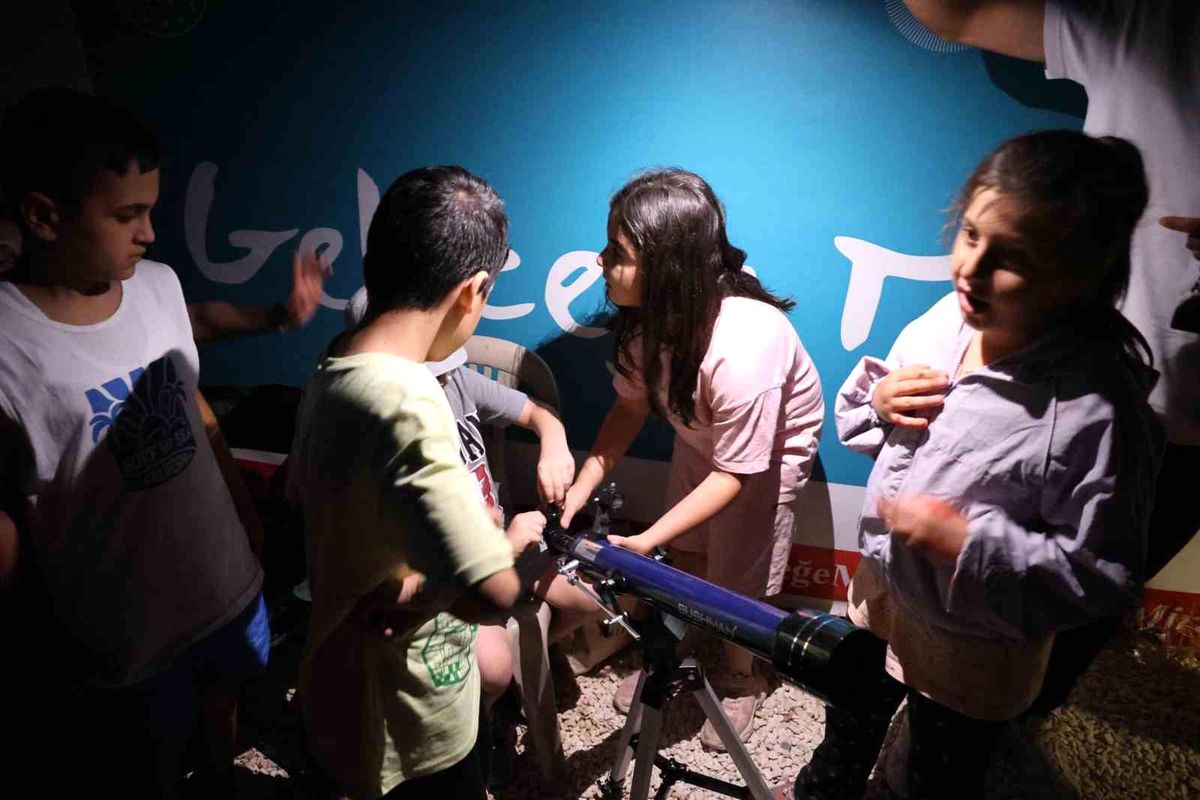 Çocuklar, Zerzevan Kalesi'nde gökyüzünü gözlemledi