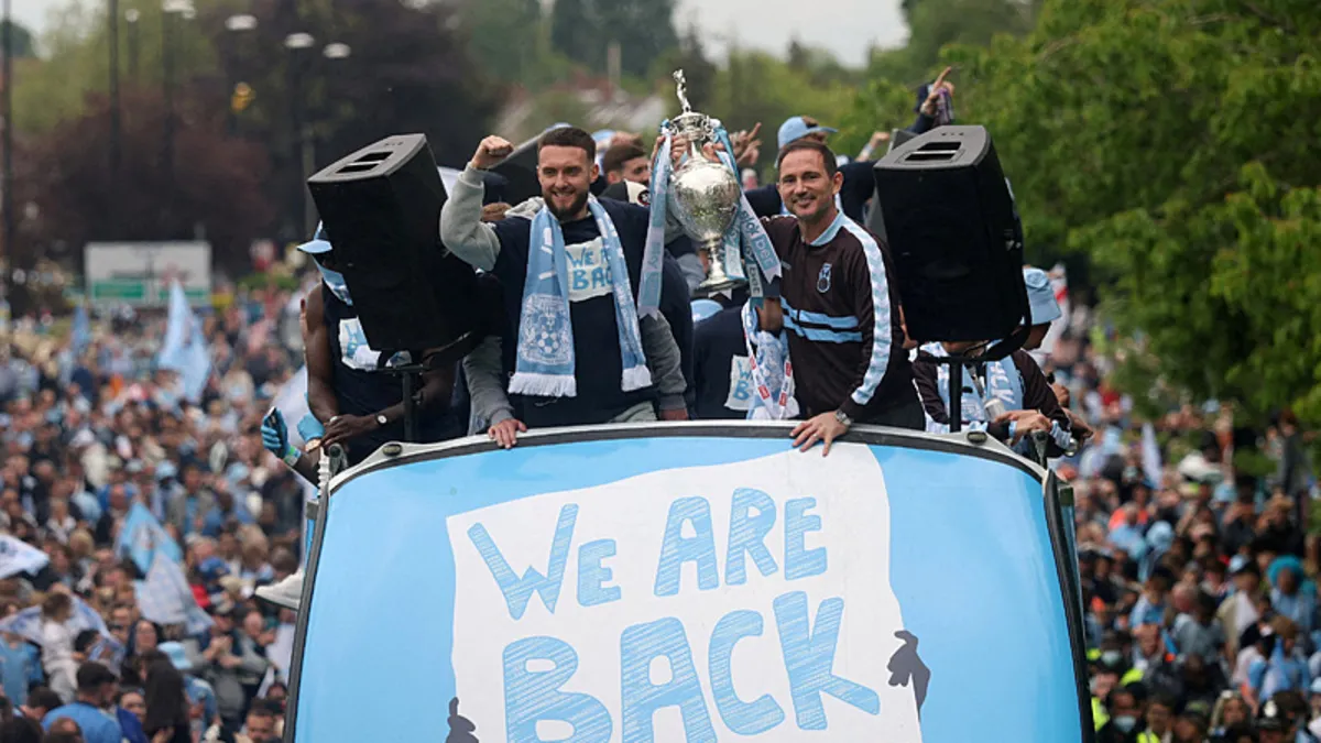 Coventry City, teknik direktör Lampard'ın sözleşmesini uzattı