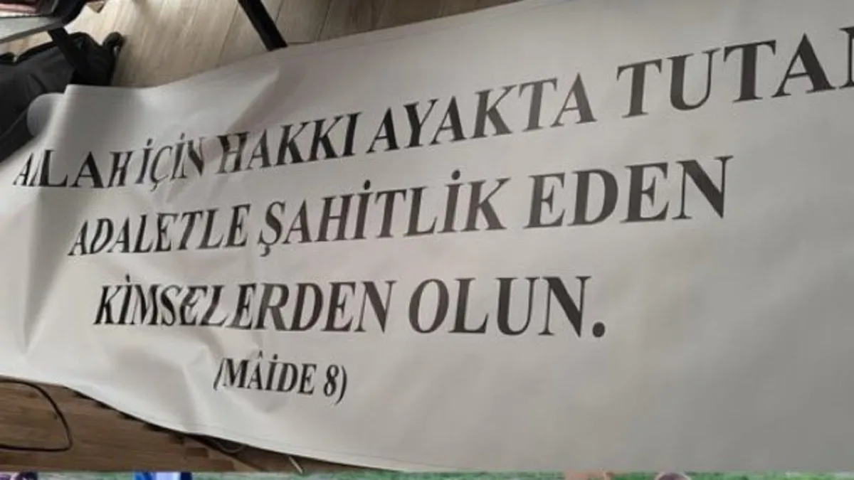 Yeditepe'den sonra şimdi de Eskişehir: Mezuniyet yürüyüşünde ayete engel!