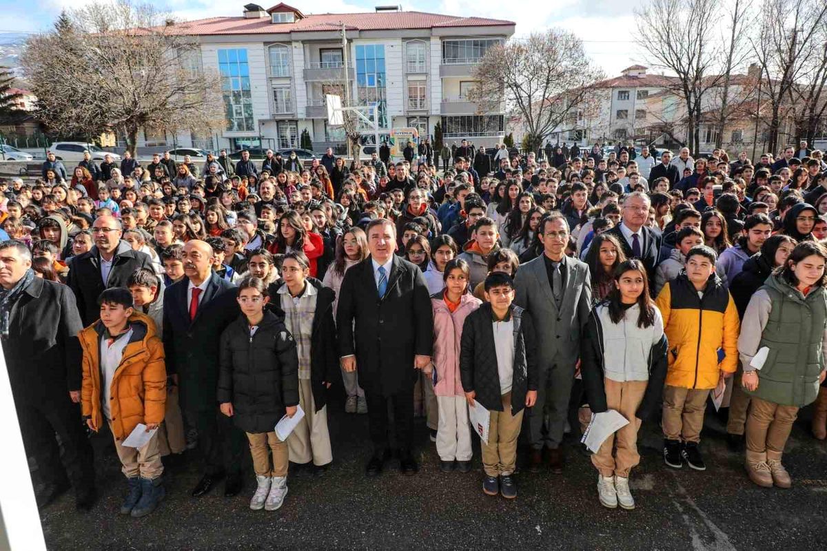 Vali Aydoğdu'ndan öğrencilere karne ve yaz tatili mesajı