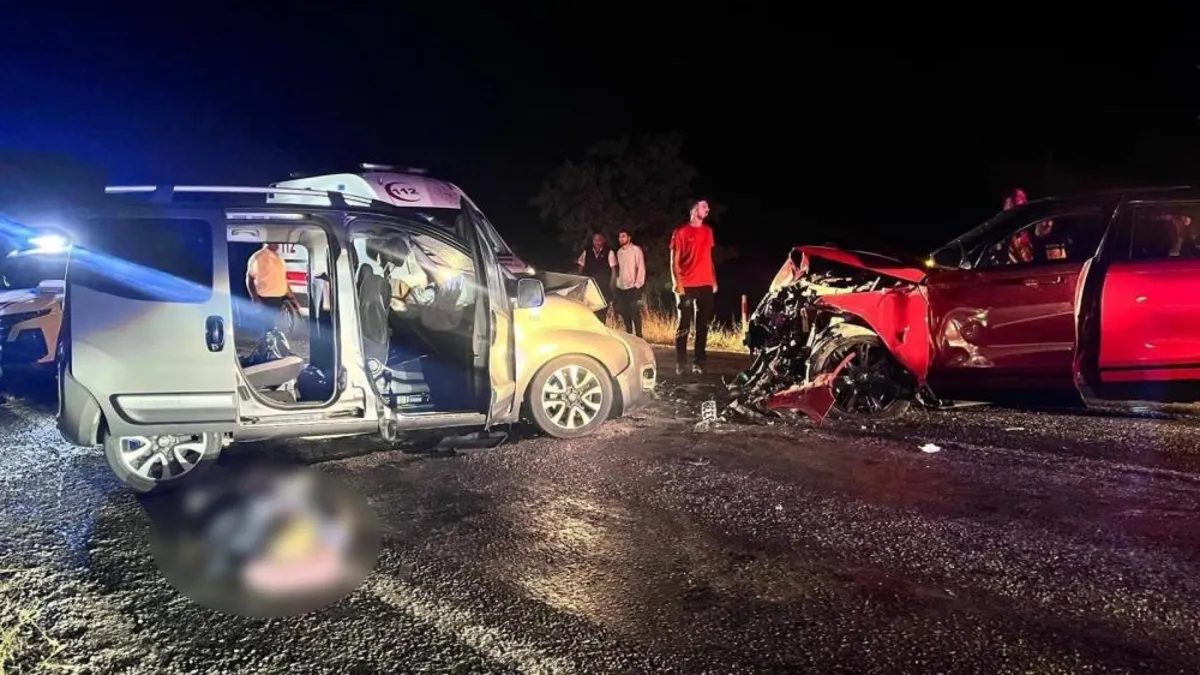 Afyonkarahisar'da feci kaza! 2 kişi öldü 4 kişi yaralı