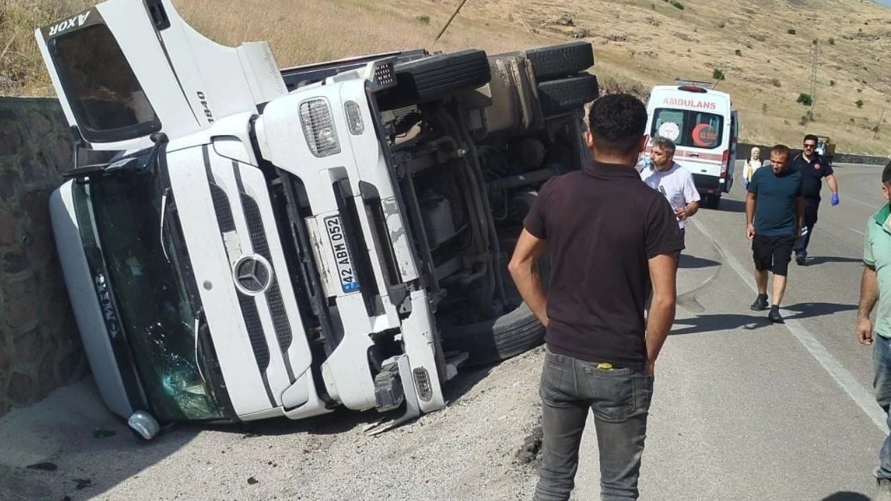 Kontrolden çıkan TIR devrildi: Sürücü şans eseri kurtuldu