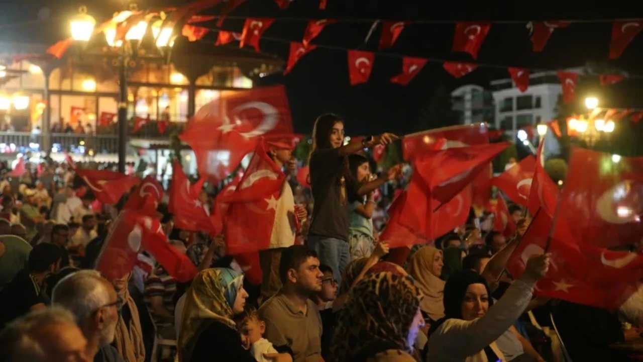 Bu yıl 15 Temmuz resmi tatil mi? 15 Temmuz 2026 hangi gün, kaç gün tatil?