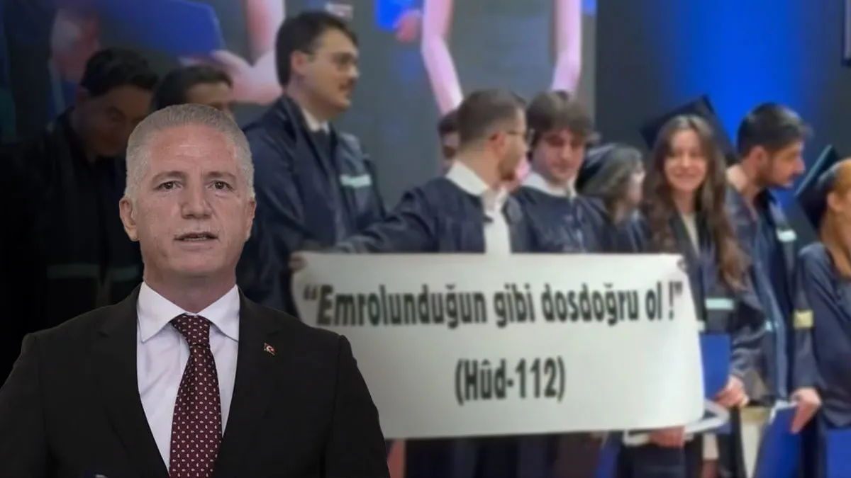 Yeditepe Üniversitesi mezuniyetinde skandal: Ayet yazılı pankartı indirmeye çalıştılar! Vali Davut Gül’den tepki gecikmedi…