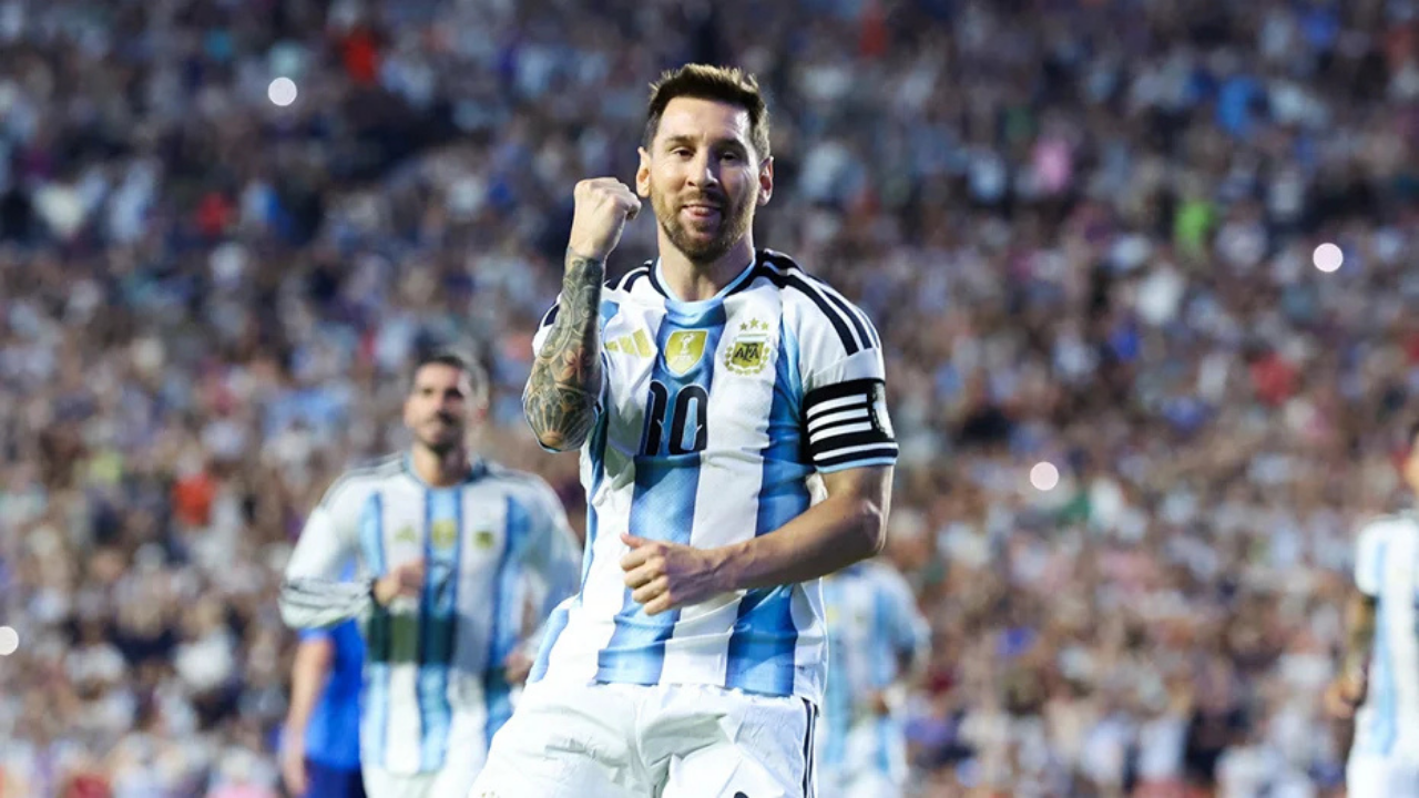 Messi şov yaptı: Arjantin Cezayir’i 3-0 geçti