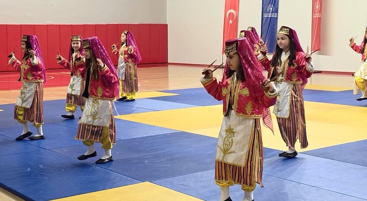 Çorum'da gençler ve çocuklar gösterileriyle alkış topladı