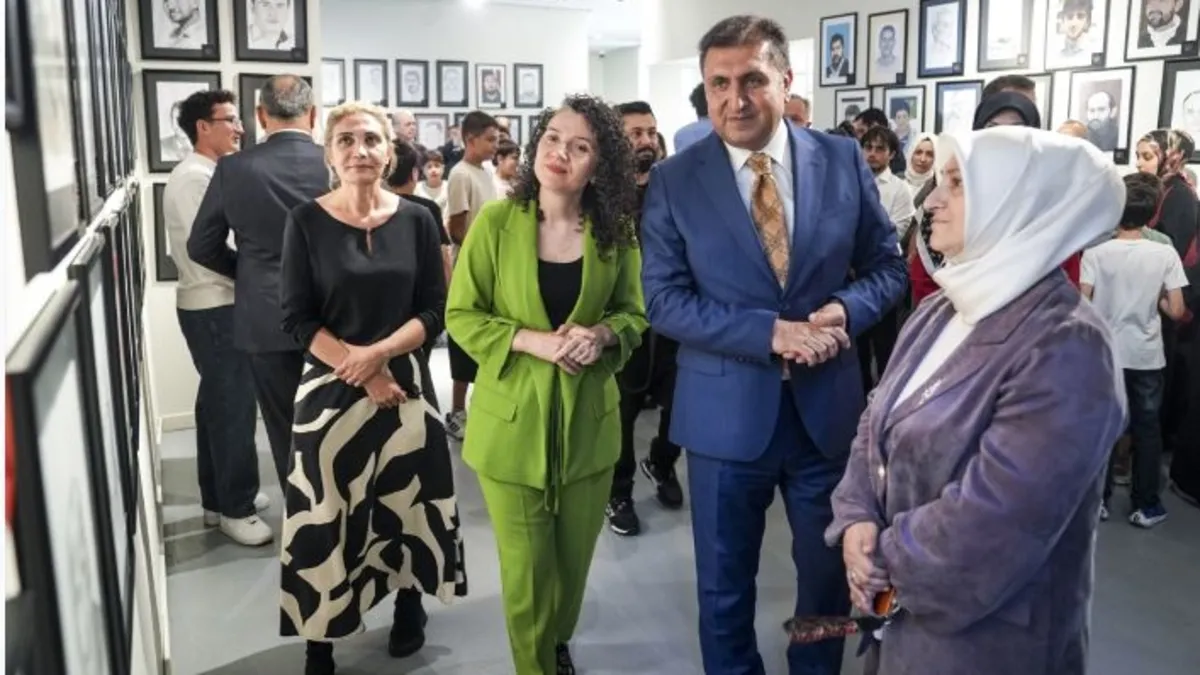 Lise öğrencilerinden 15 Temmuz'un 10'uncu yılında '253 Şehit 253 Portre' sergisi