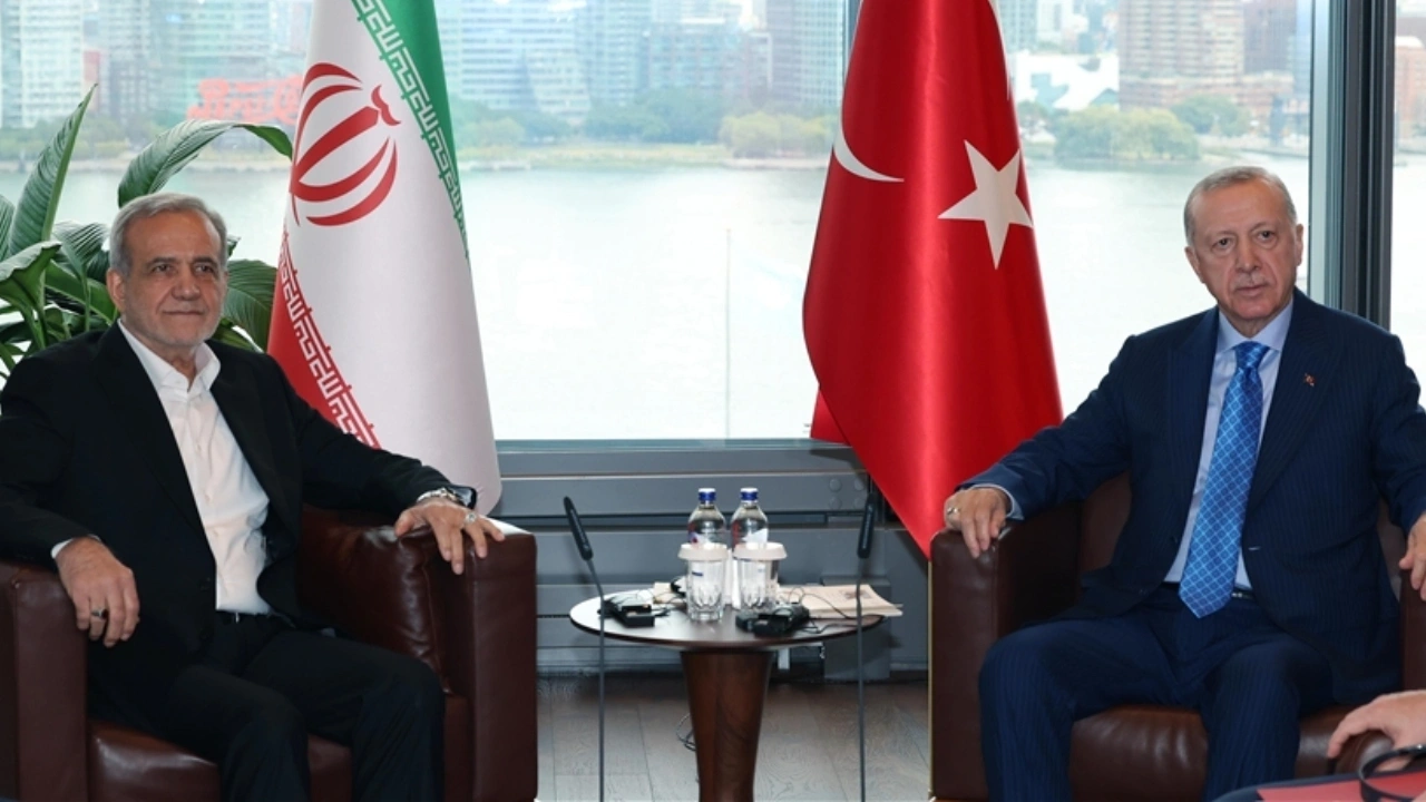 Anlaşma sonrası ilk temas: Erdoğan Pezeşkiyan ile görüştü