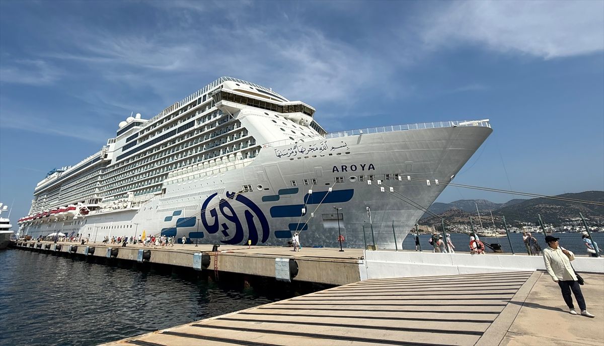 Bodrum'a "Aroya" kruvaziyeriyle 2 bin 59 turist geldi