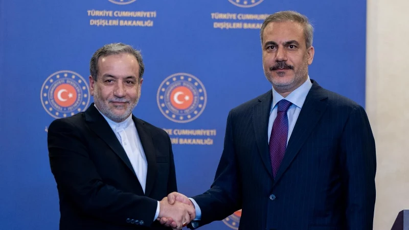 Bakan Fidan İranlı mevkidaşı Arakçi ile görüştü