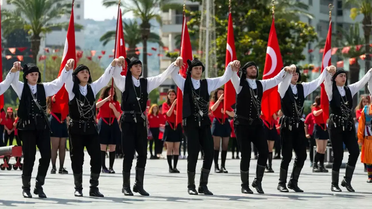 Türkiye Halk Oyunları Federasyonu dünya rekoruna koşuyor
