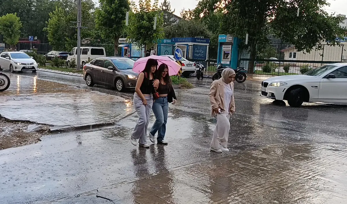 Edirne ve Kırklareli'de sağanak etkili oldu! Vatandaşlar zor anlar yaşadı
