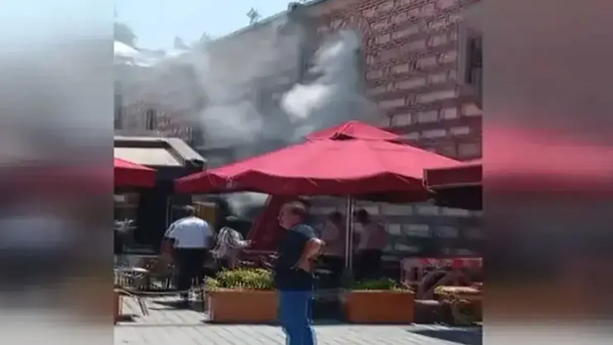 Mısır Çarşısı'ndaki 2 katlı baharatçıda yangın paniği!