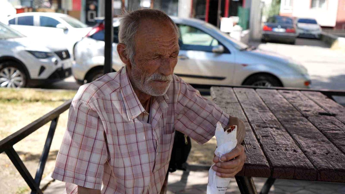 34 yıldır su içemeyen yaşlı adam, 10 gündür yemek de yiyemiyor