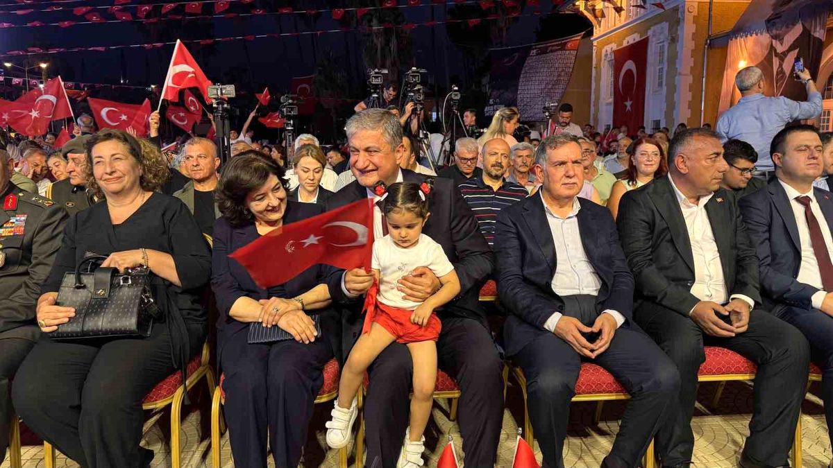 Adana'da 15 Temmuz'un 10. yılında demokrasi nöbeti tutuldu