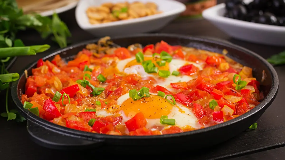 Sulu menemen tarifi: Ekmeği bana bana yenilen kahvaltılık lezzet