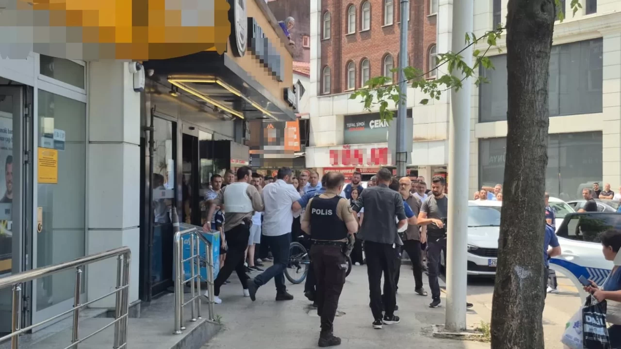 Zonguldak'ta banka şubesinde dehşet! ‘Evim haczedildi’ diyerek silahını çekti...