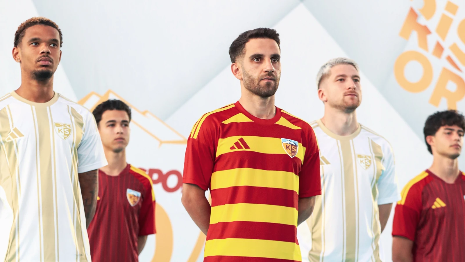 Kayserispor'un yeni sezon formaları tanıtıldı