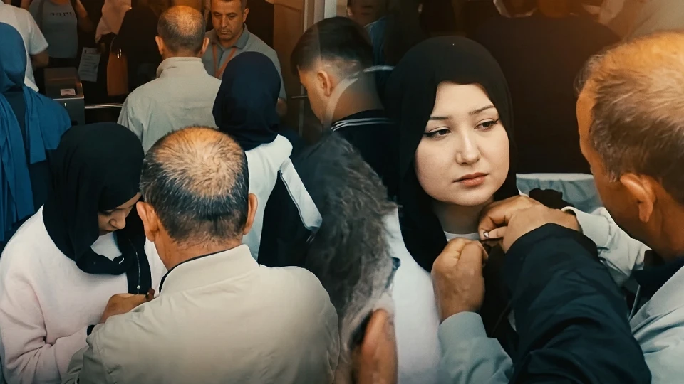 YKS sınavı giriş heyecanı: Adayın kilidi sıkışan kolyesine tek bir hamle yapıldı | Güncel Haberler