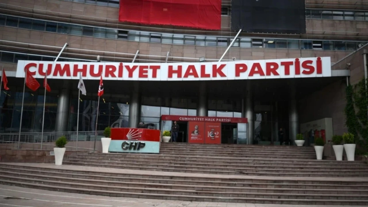 CHP'de ihracı talep edilen vekillerden karara tepki