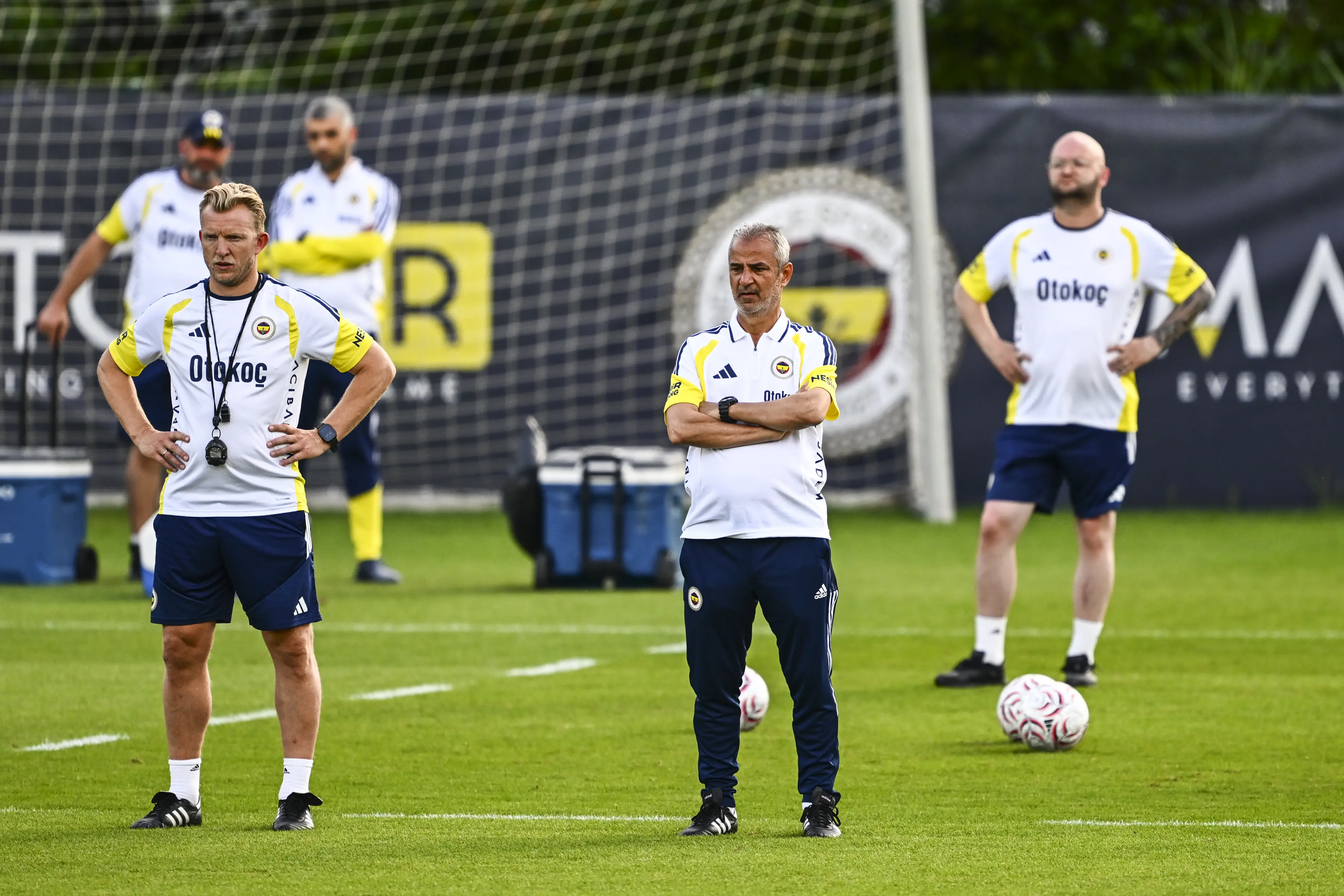 Fenerbahçe'de yeni sezon mesaisi devam ediyor