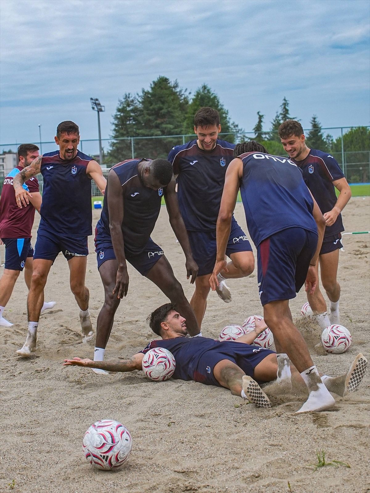 Trabzonspor, yeni sezon hazırlıklarına çift antrenmanla devam etti