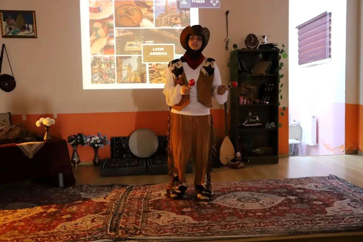 Bayburt'ta öğrenciler farklı kültürleri sahneye taşıdı