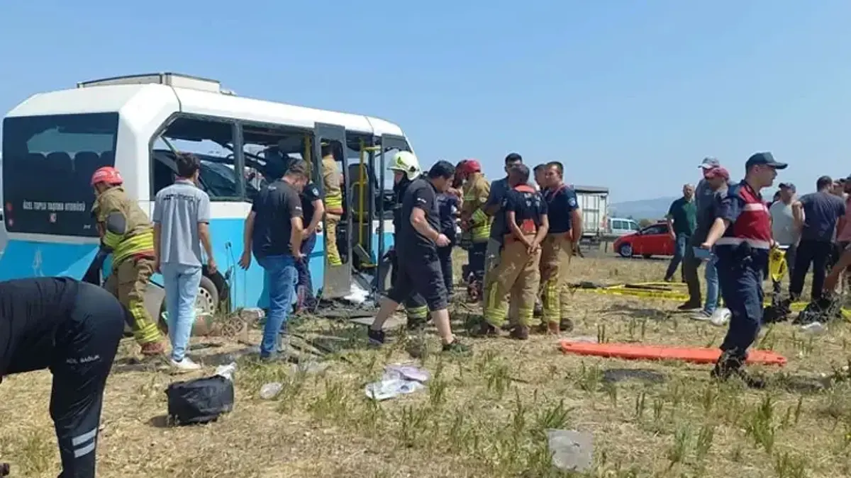 Manisa’da iki minibüs çarpıştı: Ölü ve yaralılar var